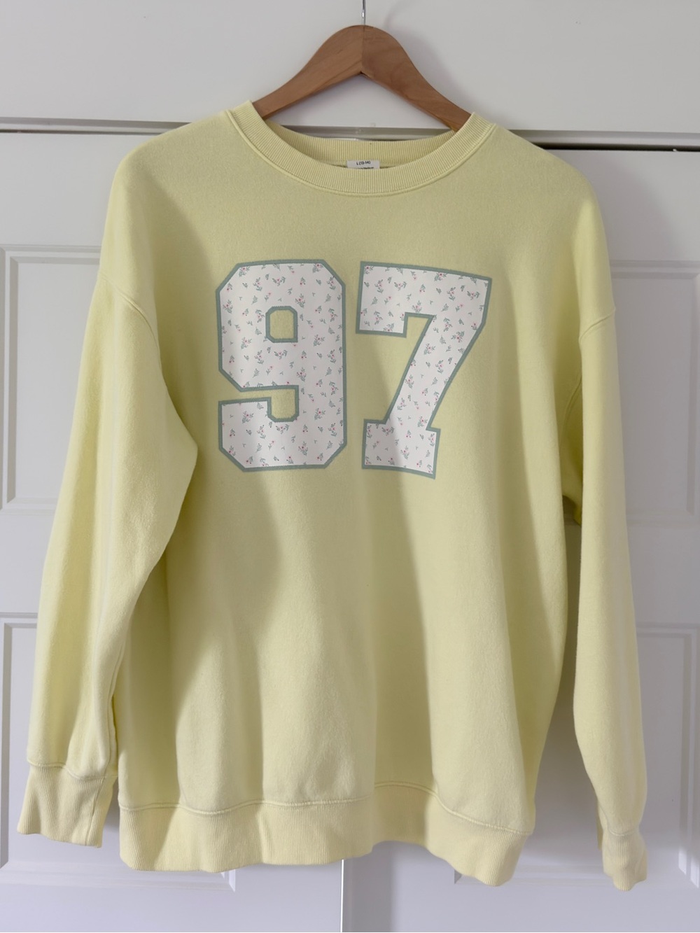 READ FULL DESCRIPTION Yellow '97' Graphic Sweatshirt No Boundaries Oversized L